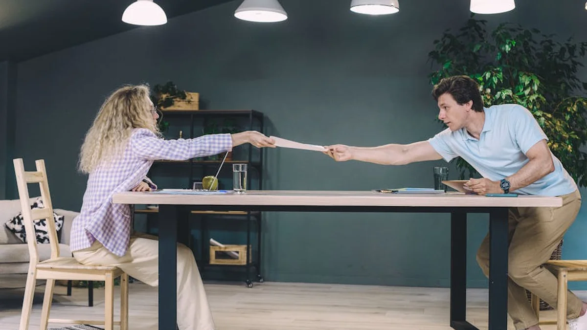 The agency for free agents is beginning discussions with the English giant, a surprising transfer could occur in the Premier League.