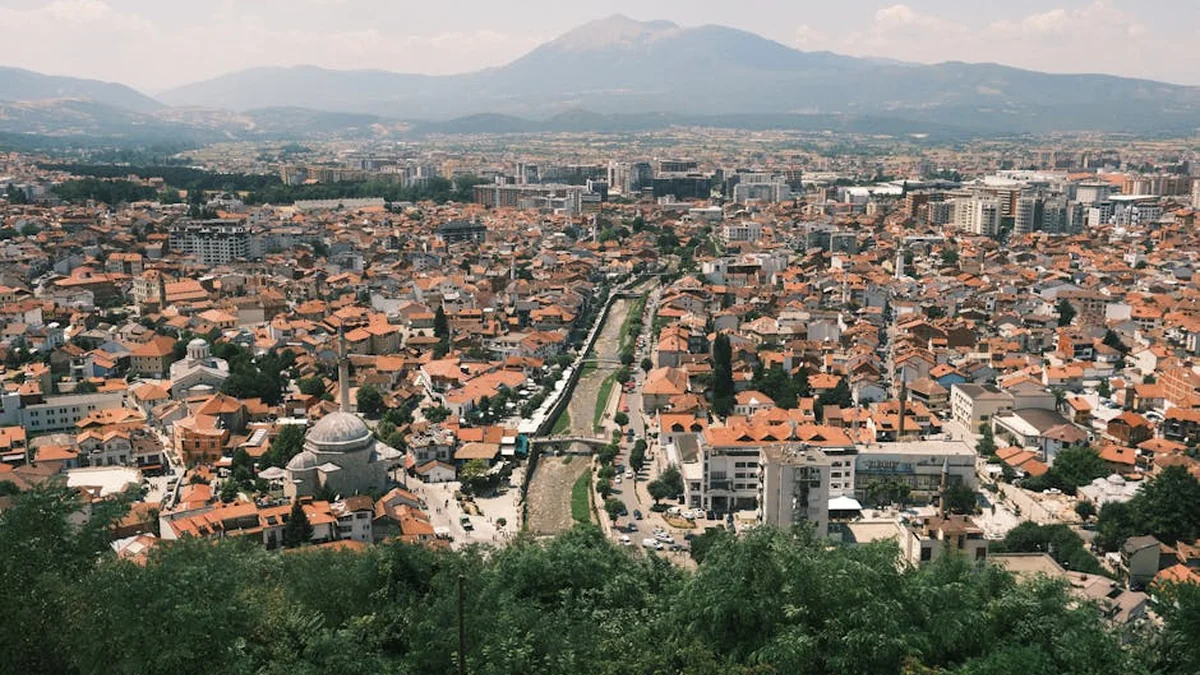 A NATO military committee delegation will remain in Kosovo for two days, police announced.