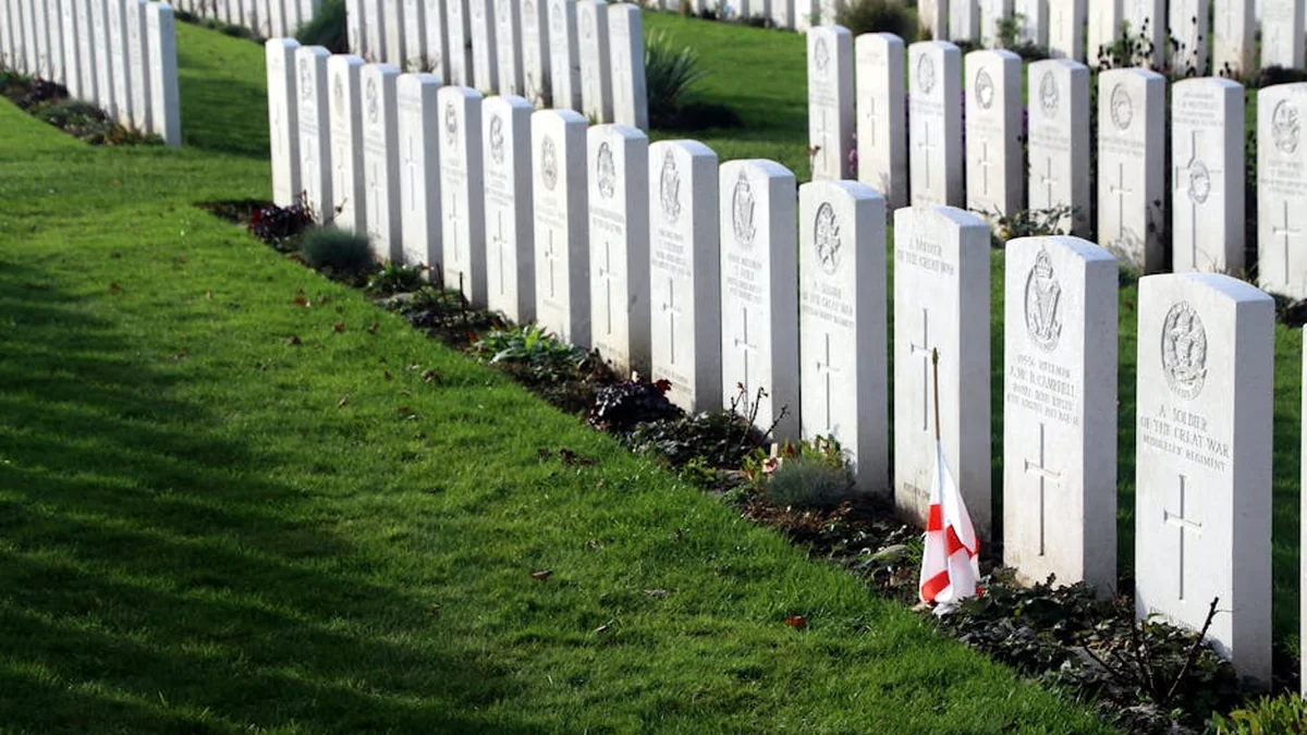 A son of a fallen hero attempted to prevent Prime Minister Rama’s entry into the cemetery of heroes, explaining the reason behind his actions.