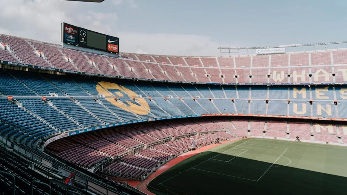 Barcelona is pursuing a unique record in La Liga, but needs five more wins.