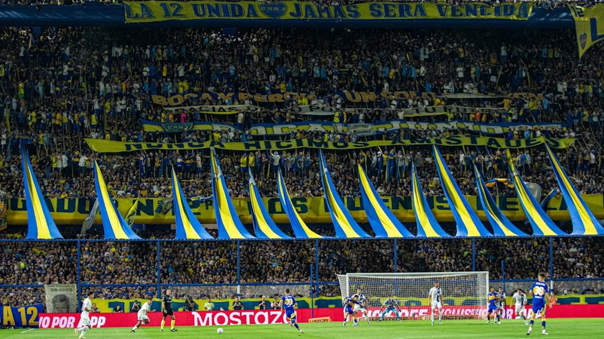 Fans threw a throwing weapon and attacked players with ropes in Italy.