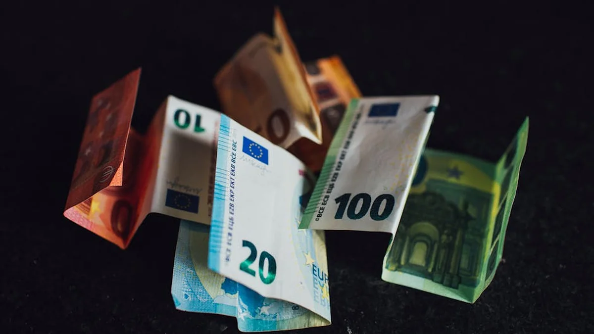 Gasoline prices remained the same as Friday, with gasoline being released for 1 cent.