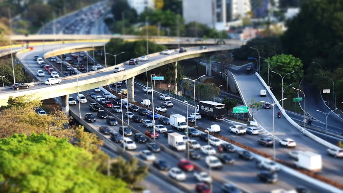 Lamm: Traffic congestion on wet roads is not causing delays at border crossings.