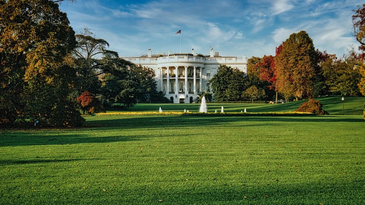 Shtëpia e Bardhë fajëson demokratët për nxitje të dhunës politike