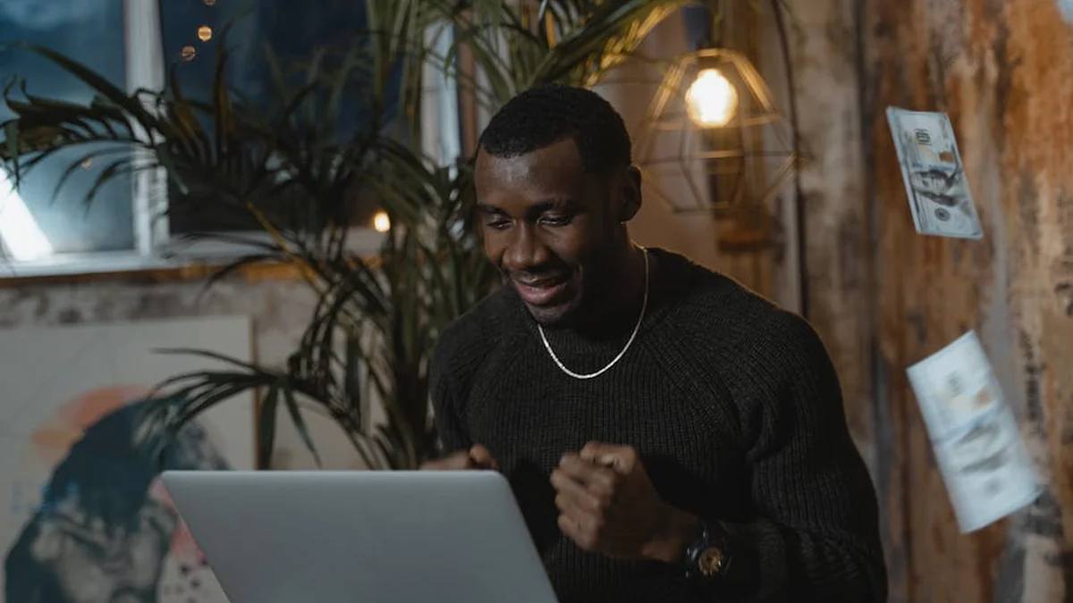 Si të hiqni në mënyrë efektive mbetjet e sapunit dhe gëlqeren nga banjoja juaj