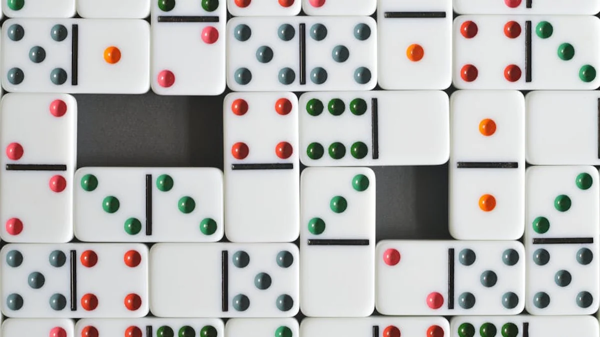 Simple question: Find the hour between the greens.