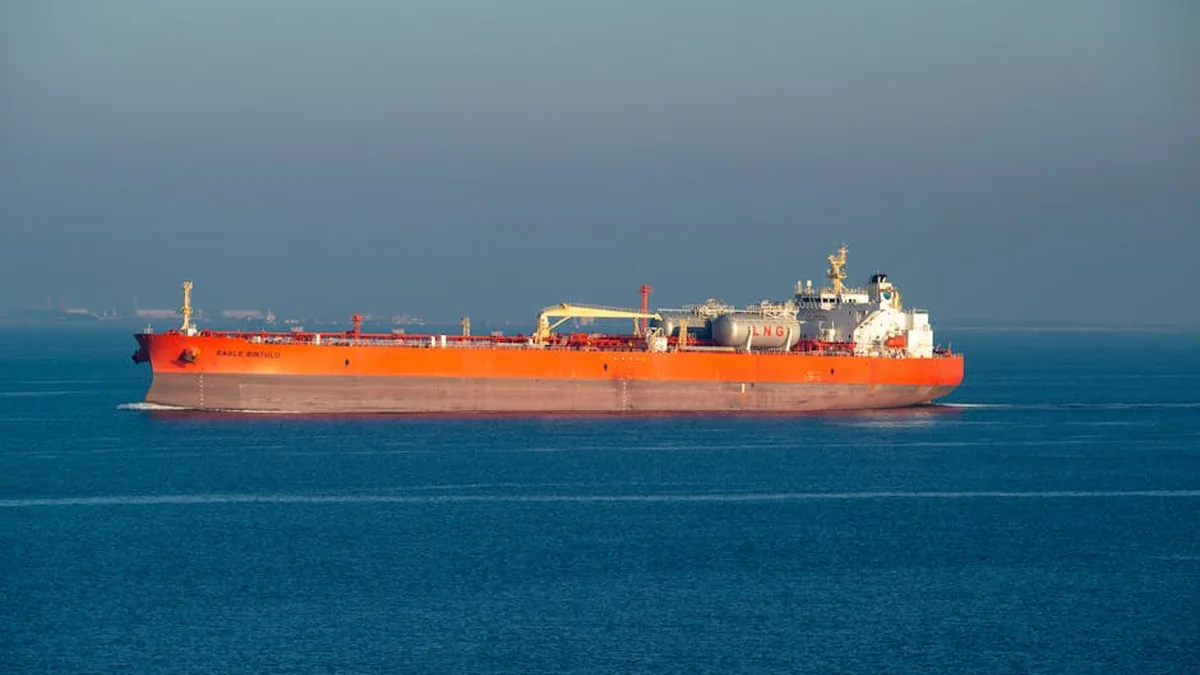 The Iranian Revolutionary Guard attacked a tanker passing through the Strait of Hormuz following the decision to close it.
