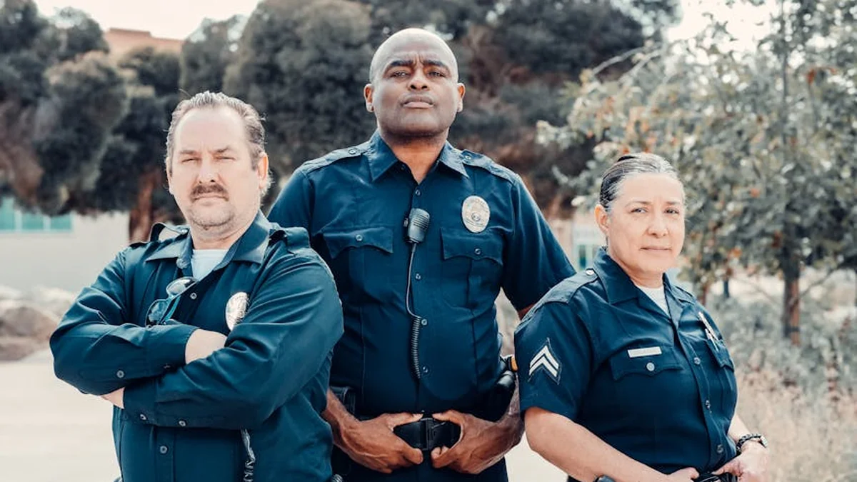Three police officers were attacked at the police station in Kaçanik, and both the officers and the suspect received medical treatment.