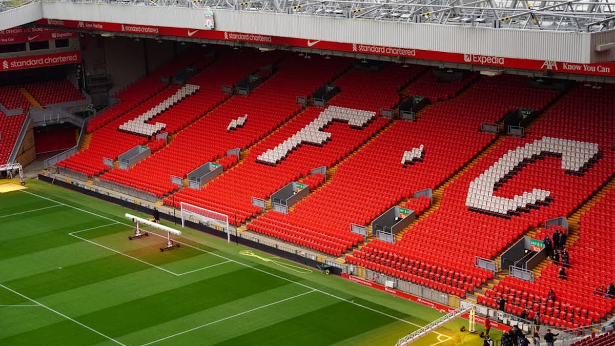 Liverpool aims to transfer two midfielders following Mac Allister’s ‘alarming’ drop.