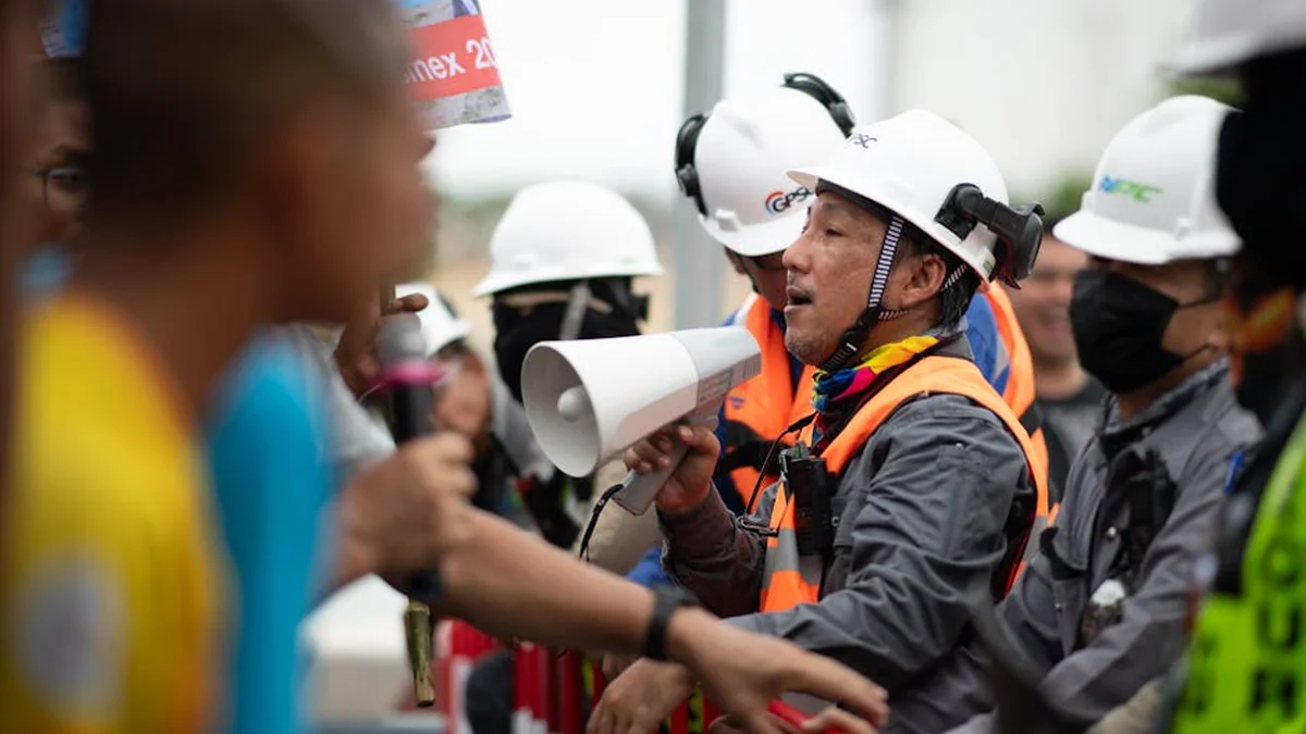 Samsung workers receive large bonus, avoid strike