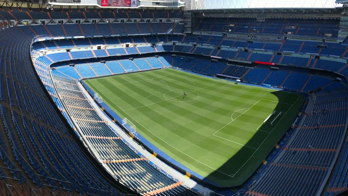 Significant changes at Real Madrid; team star informs him he will leave in the summer.