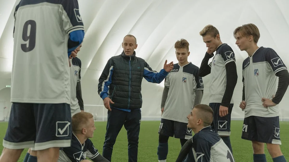The English giant has begun talks with Alonson regarding the appointment as coach.