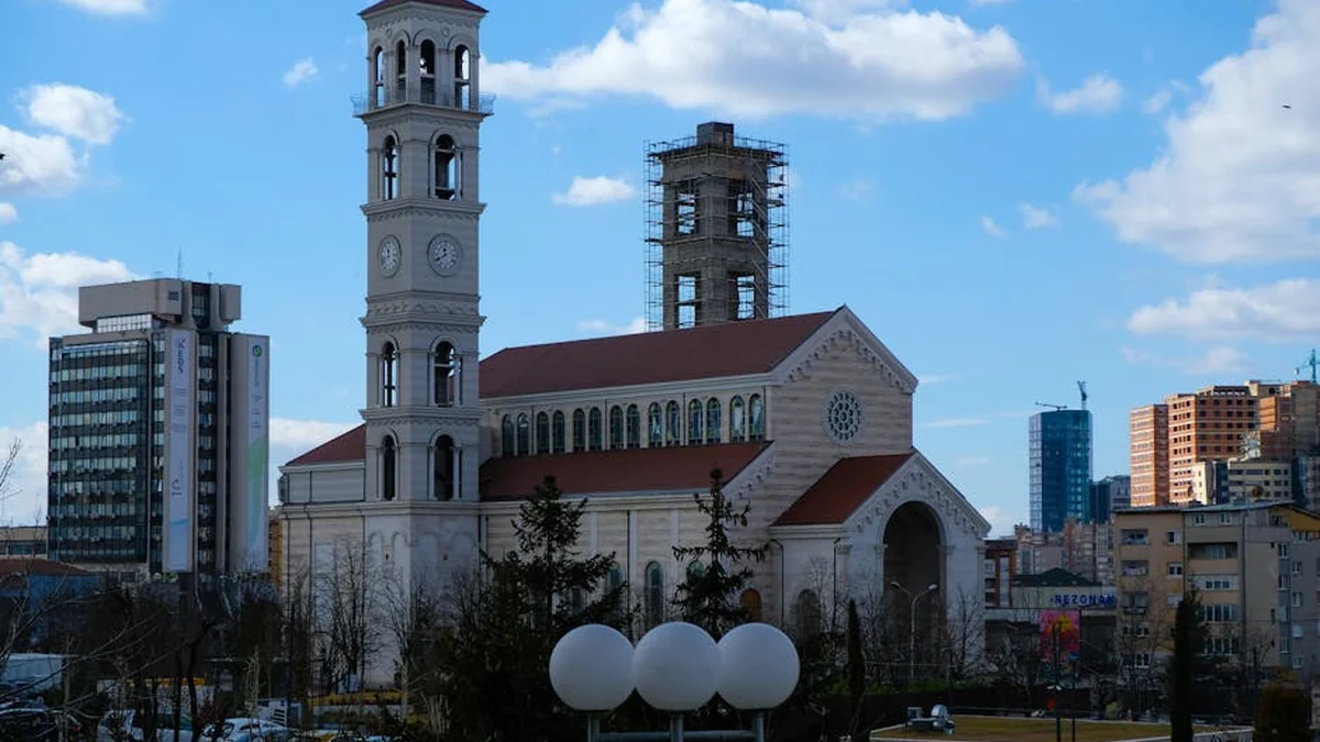 Two Kosovo nationals are arrested in North Macedonia, suspected of human smuggling.