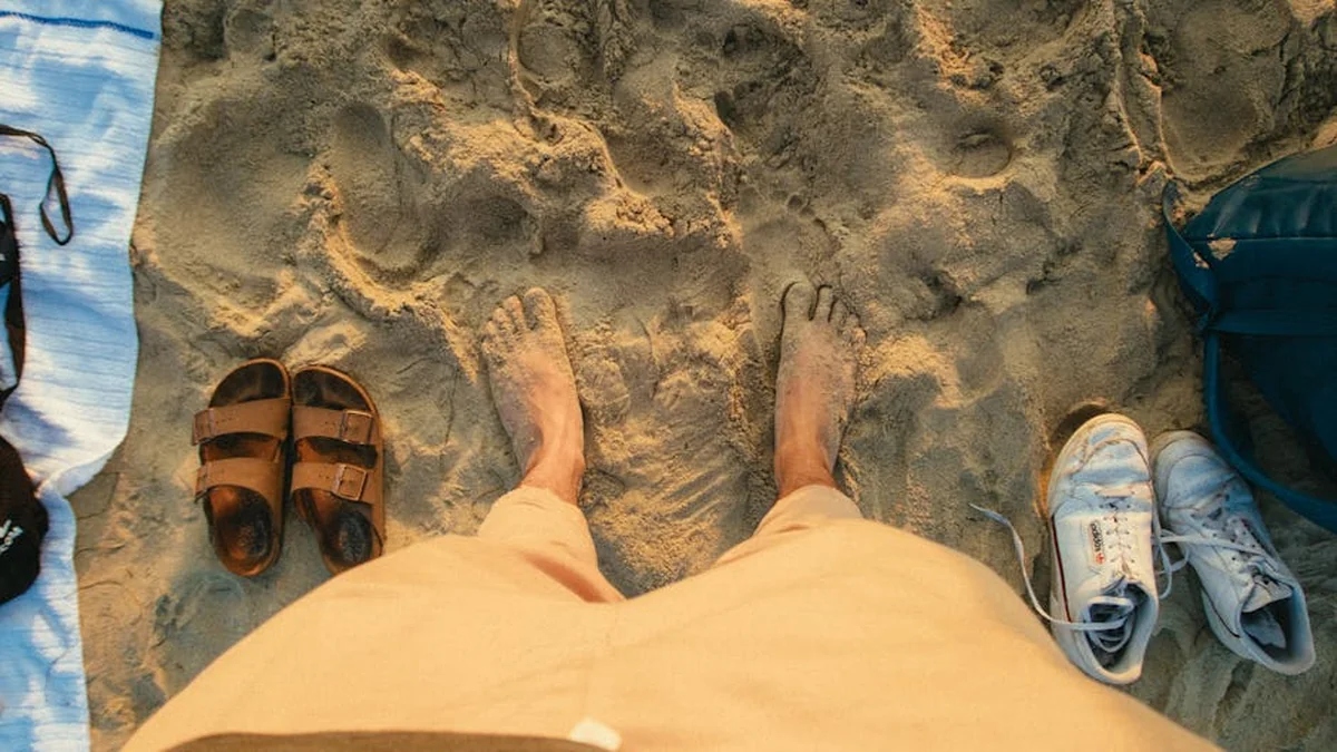 Apply this to your feet before wearing sandals: Makeup that prevents painful blisters