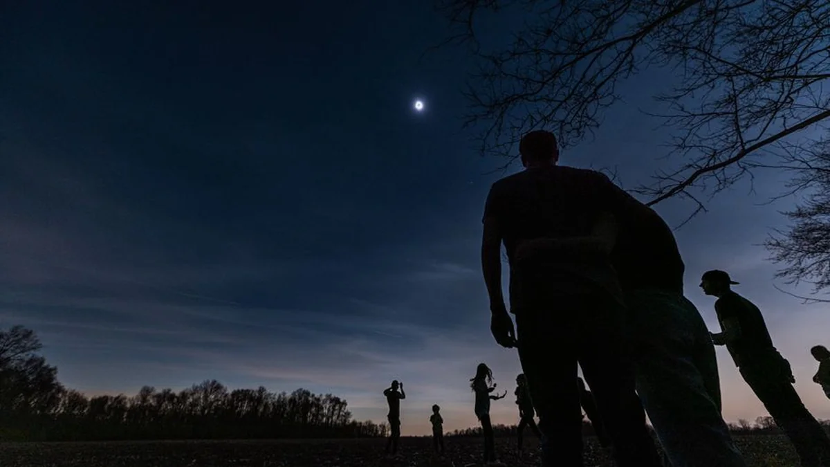 Bezos: Humanity must go to the Moon to save Earth