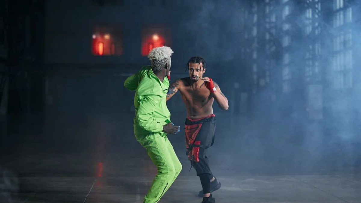 Jason Derulo stumbles during his performance at the Capital Summertime Ball