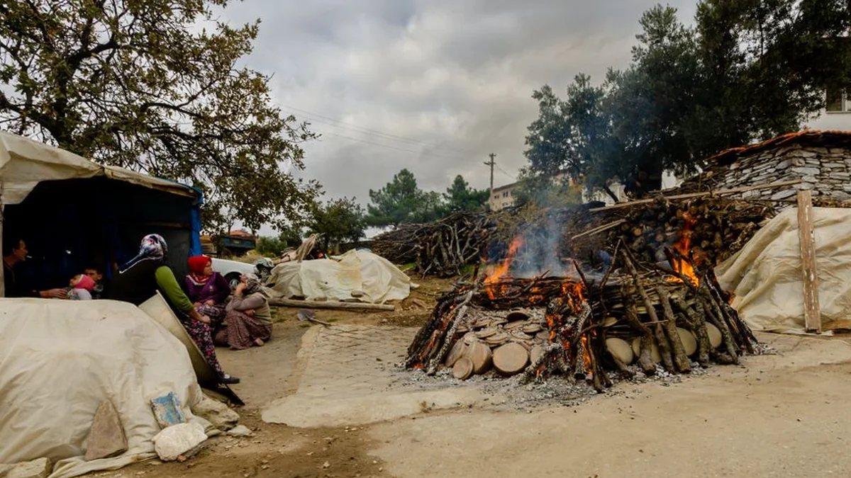 Large fire engulfs the village of Llakatund in Vlorë; wind favors the flames