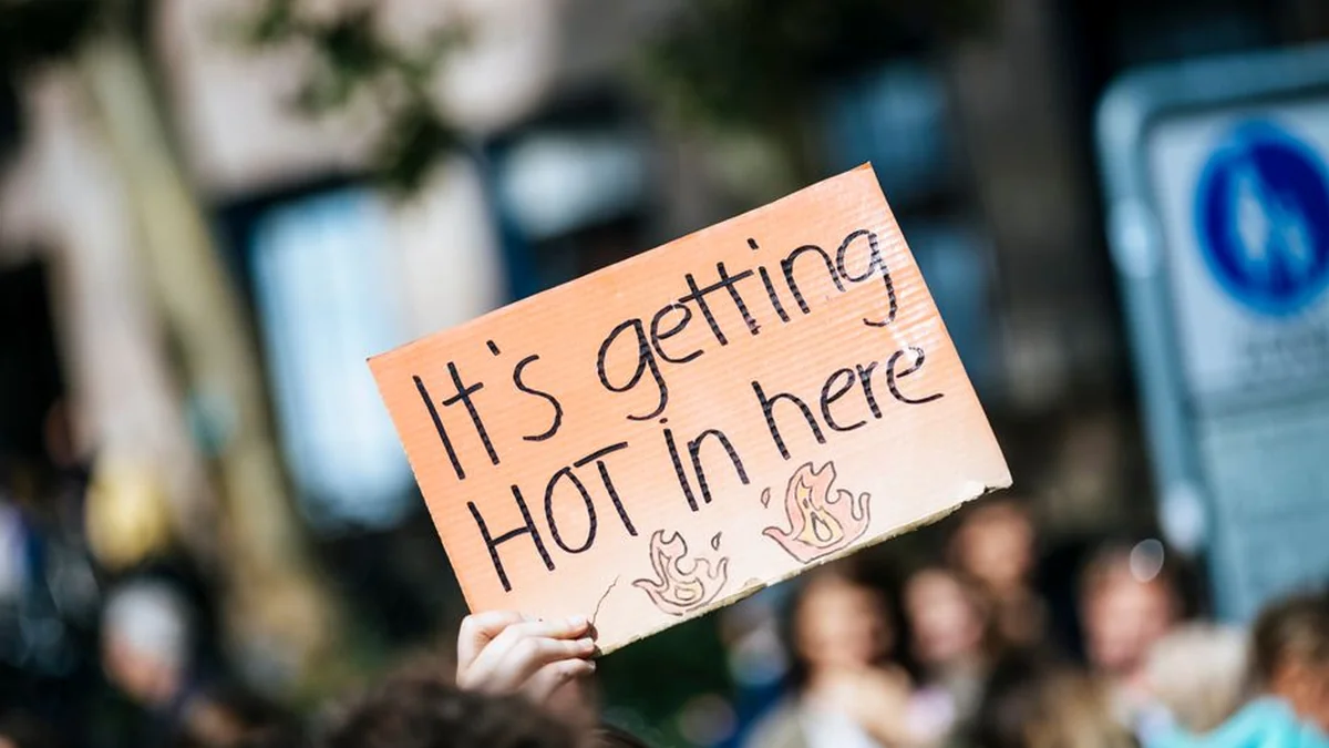 Even tomorrow the weather will be “very hot,” with temperatures expected to reach up to 36 degrees.