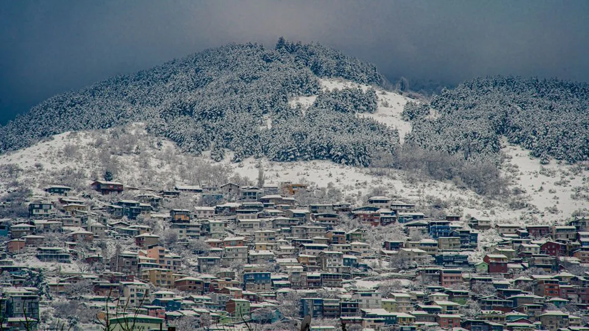 Weather in Albania, high presence of dust and pollen particles in the air
