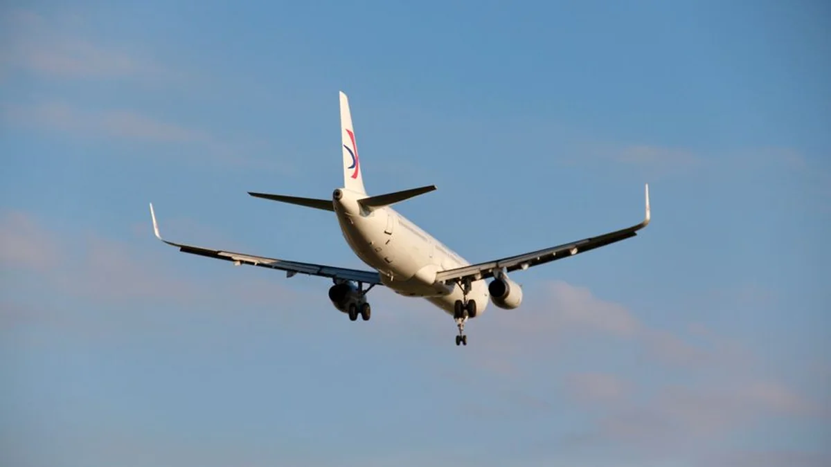 Zelensky warns airlines: Safe days in Russian airspace are over